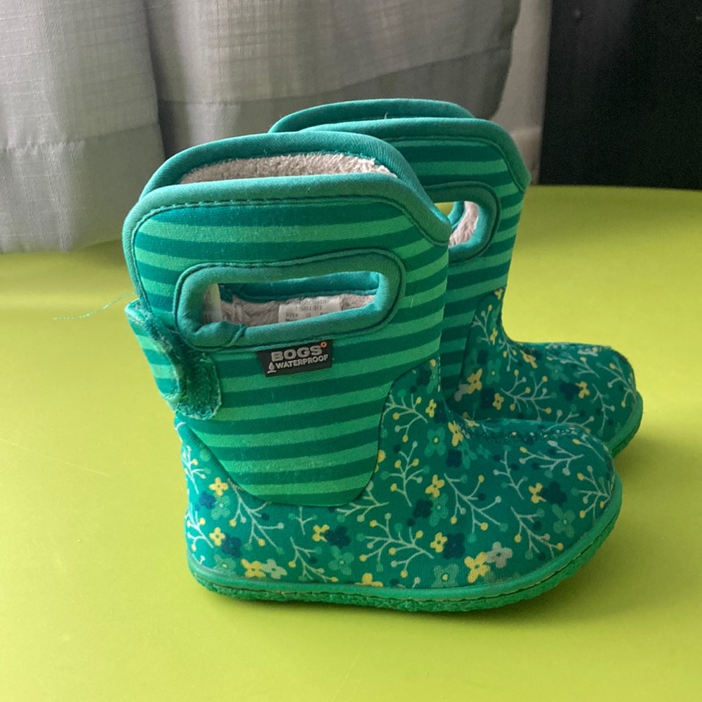Toddler Girl Bogs!